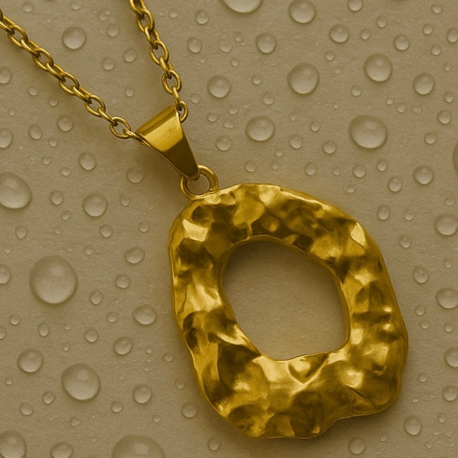 Amara Textured Pendant Necklace