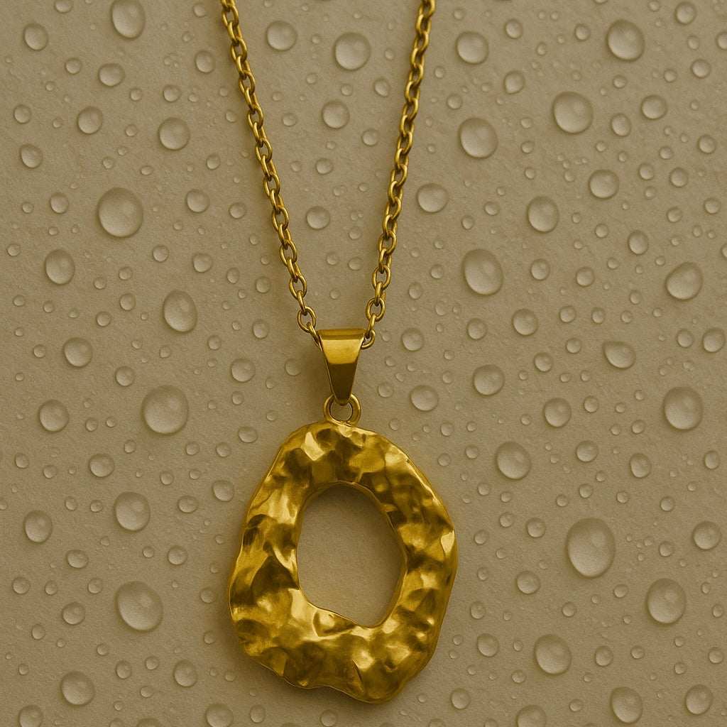 Amara Textured Pendant Necklace