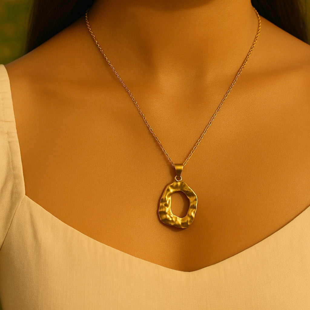 Amara Textured Pendant Necklace