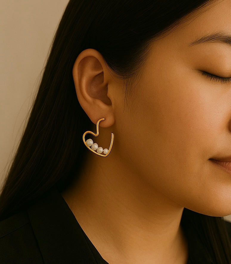 Elira Heartline Pearl Earrings